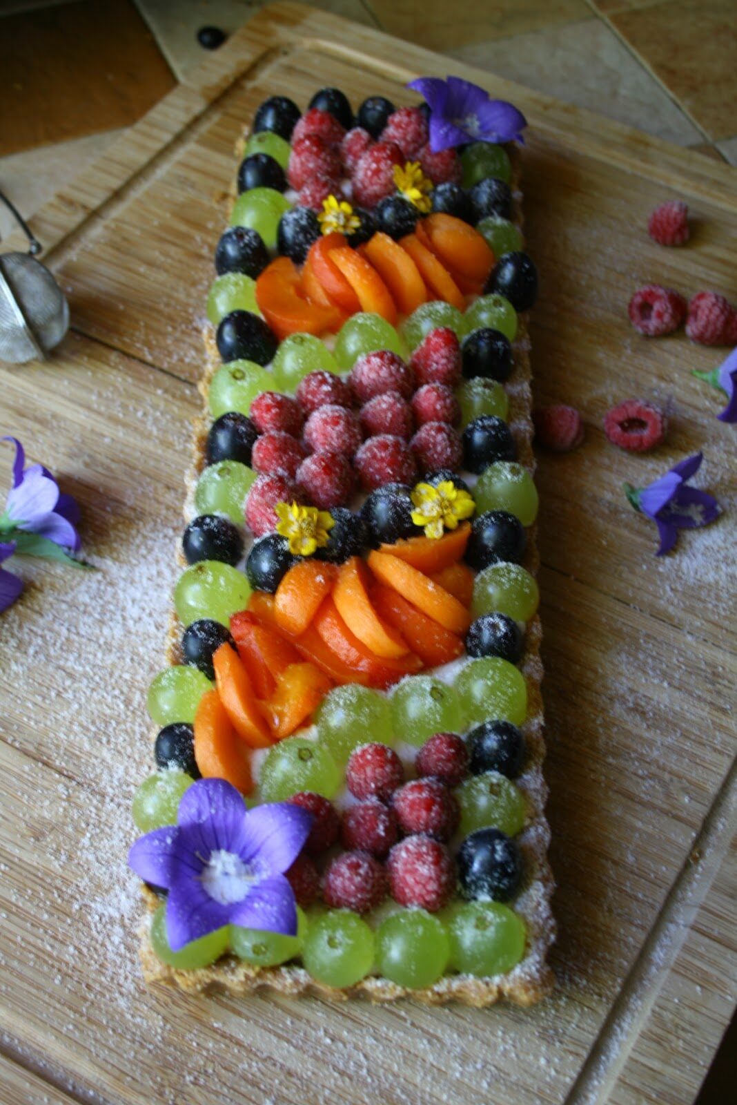Crostata senza cottura con yogurt e frutta fresca