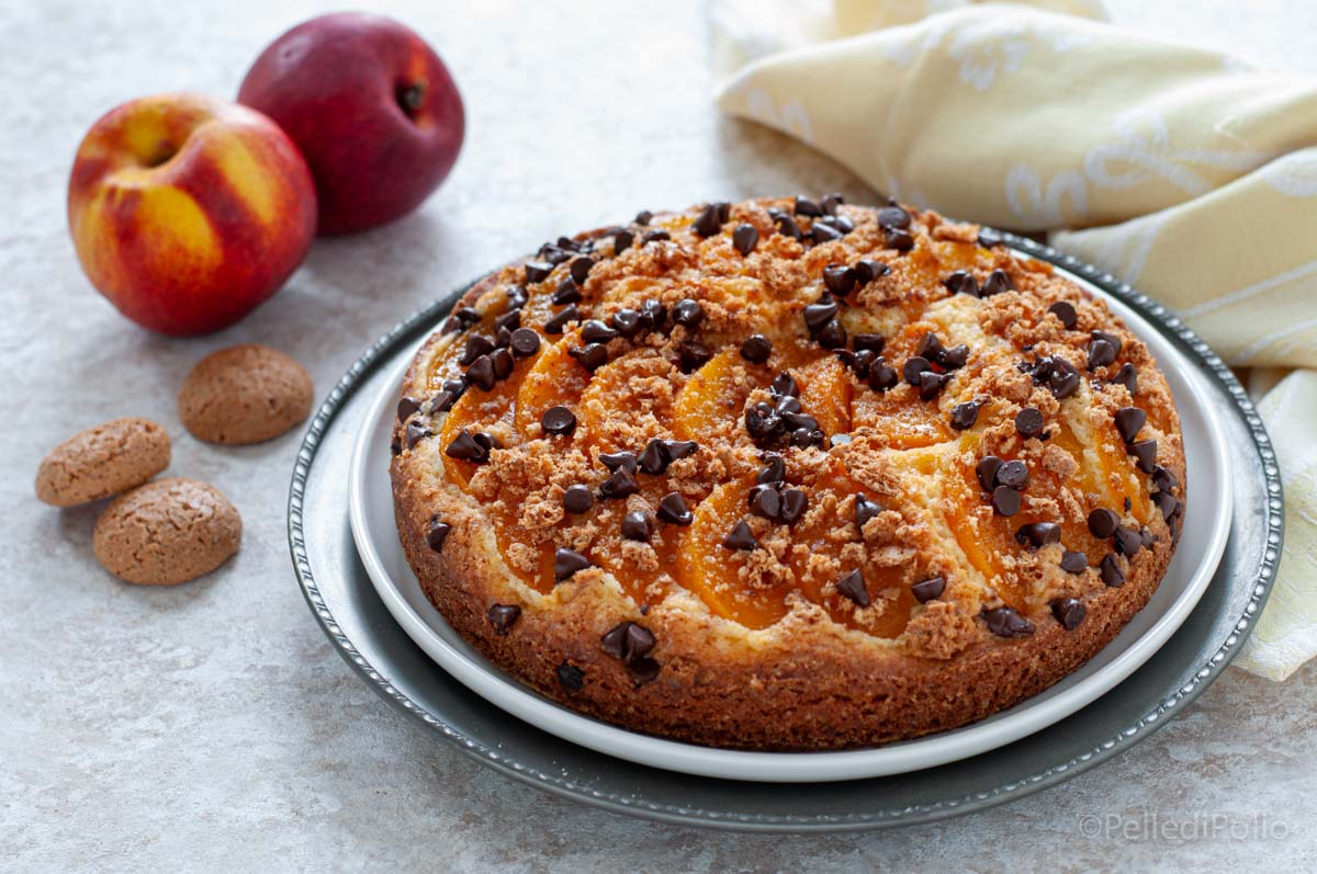 Crostata soffice alle pesche e amaretti
