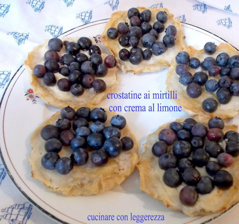 Crostatine ai mirtilli con crema al limone