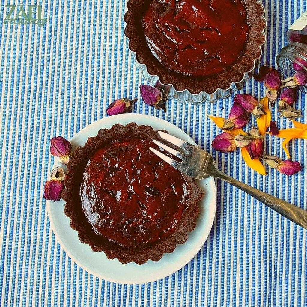 Crostatine al cacao e composta di rosa canina