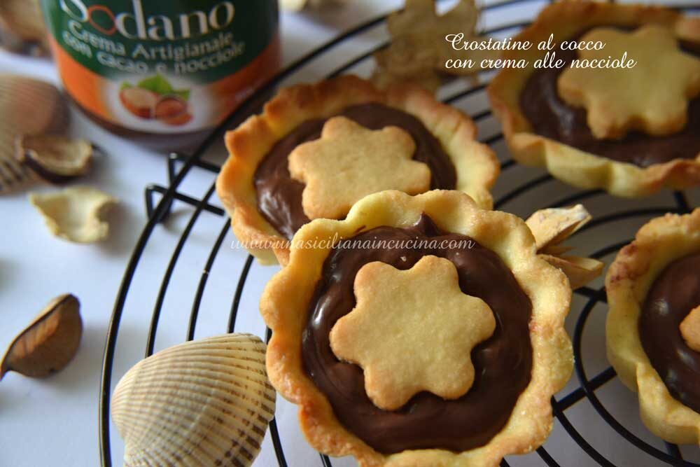 Crostatine al cocco con crema nocciole