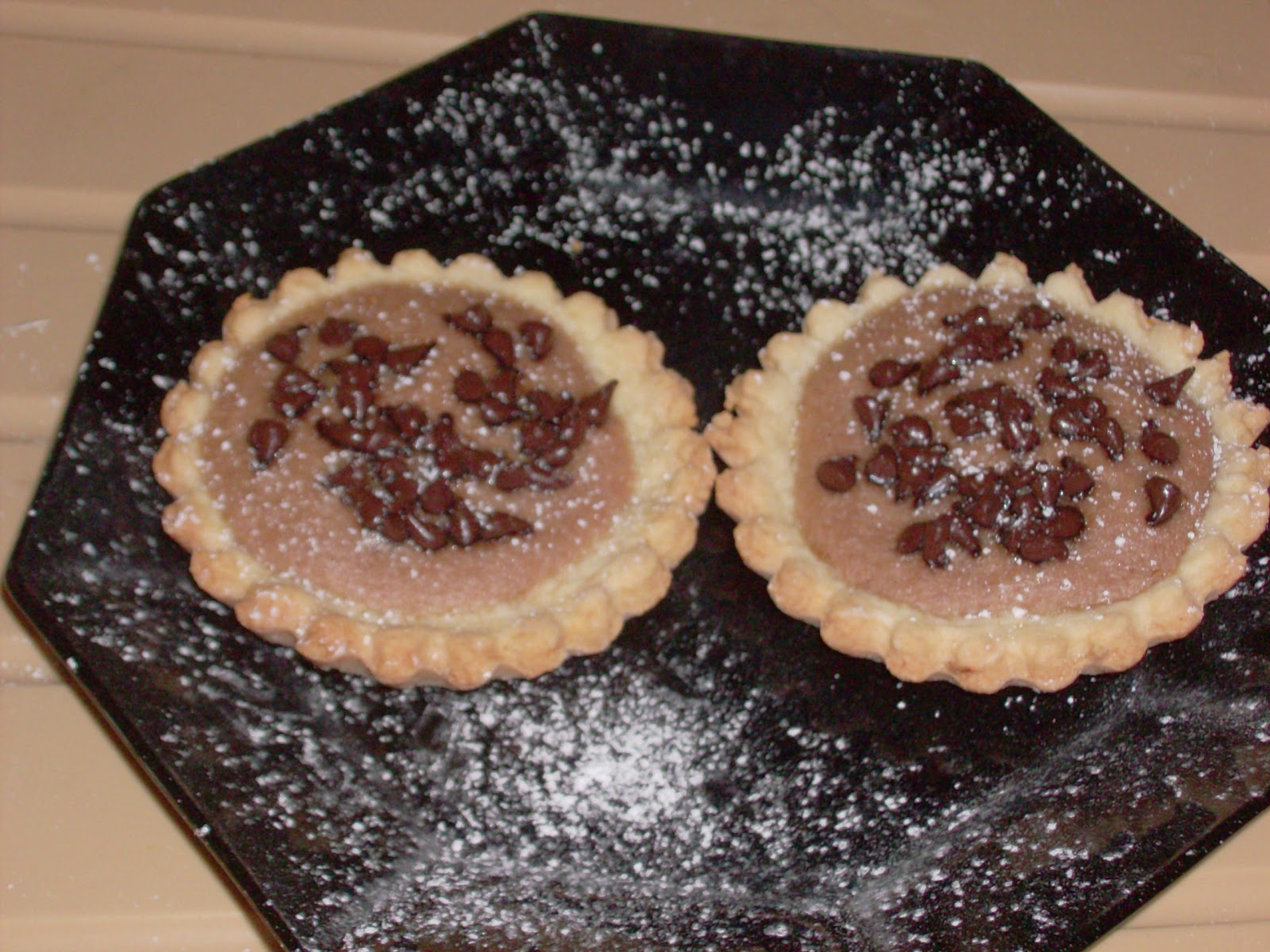 Crostatine al frullato di frutta e gocce di cioccolato