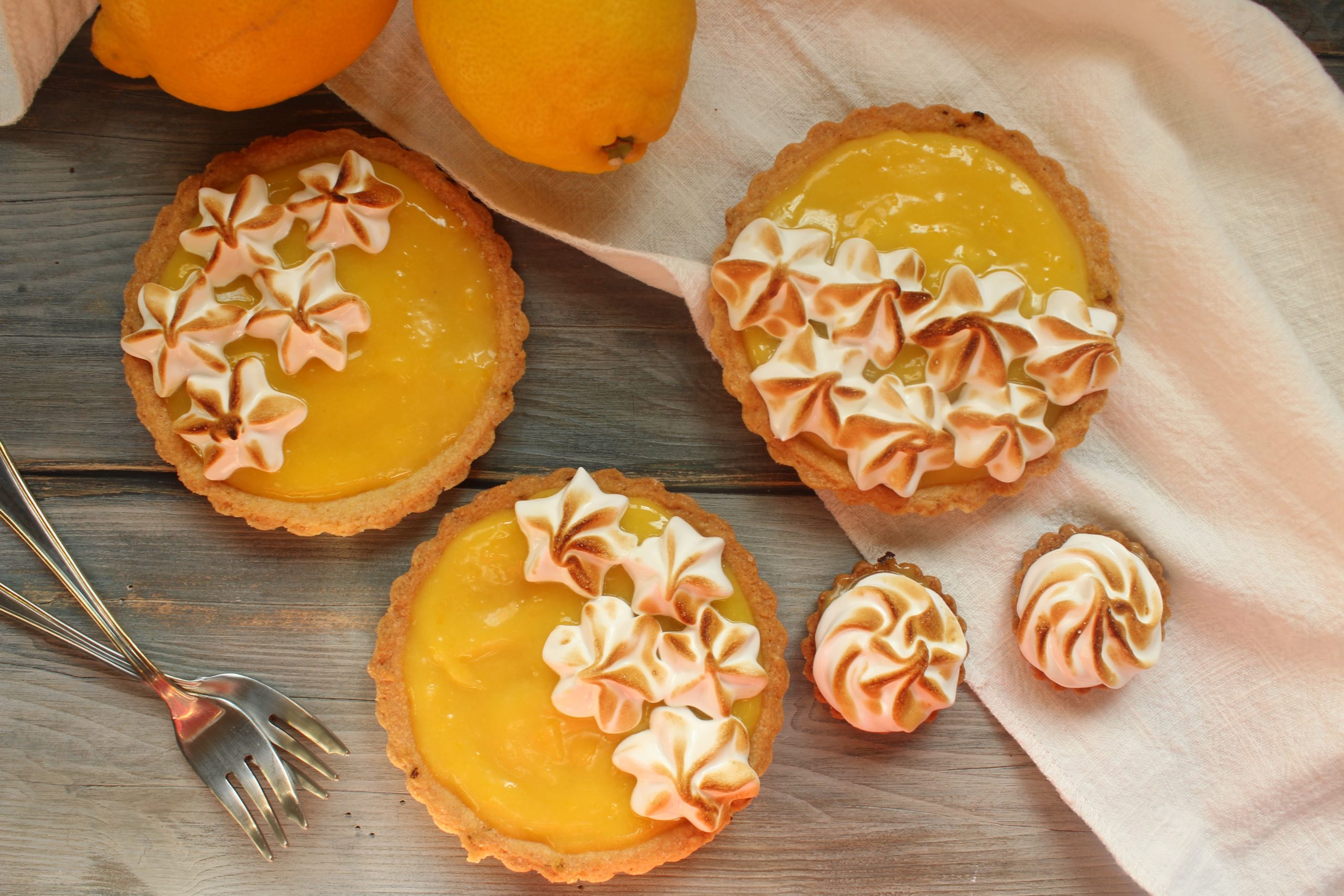 Crostatine al limone con meringa