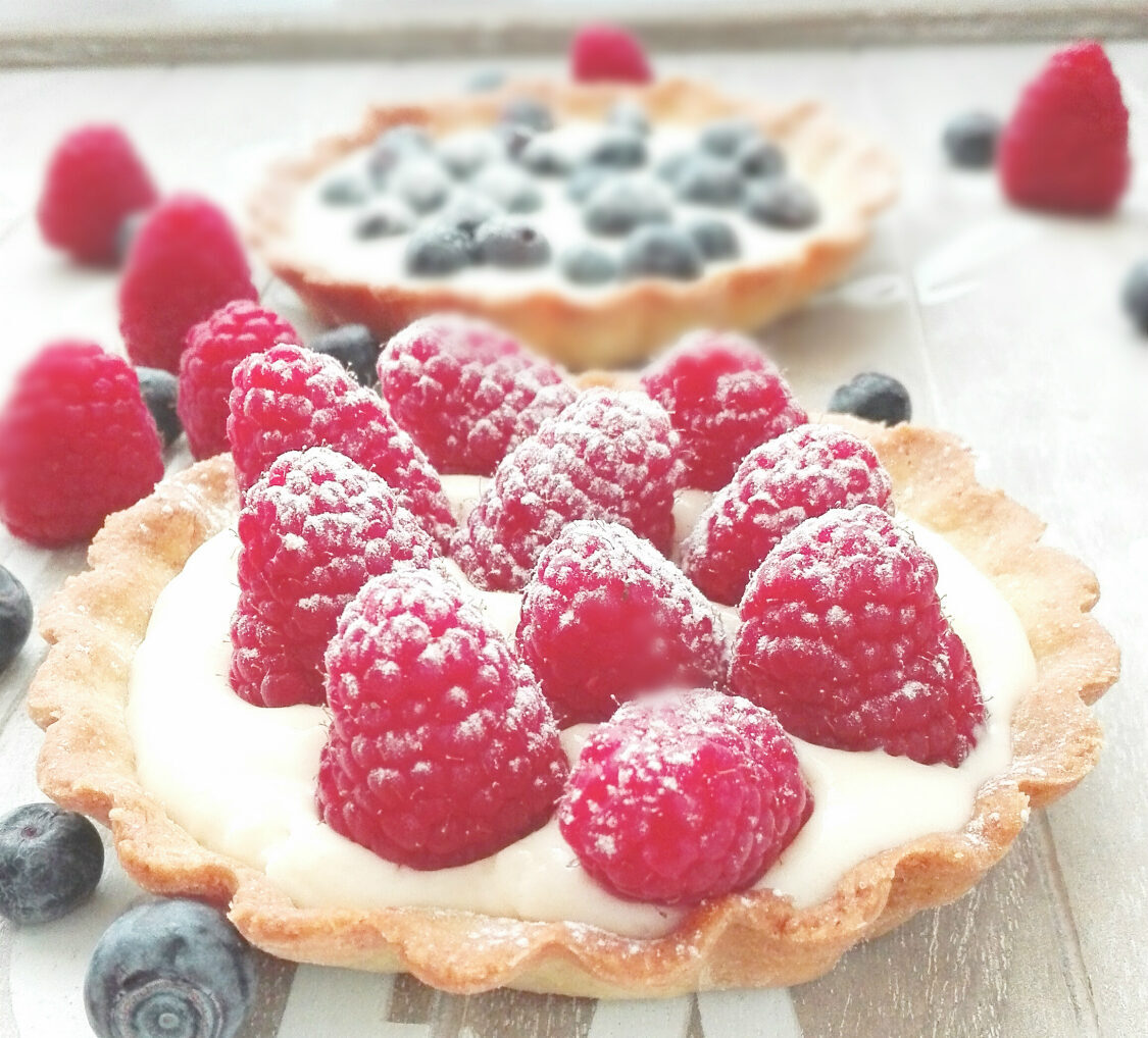 Crostatine alla crema chantilly e frutta fresca