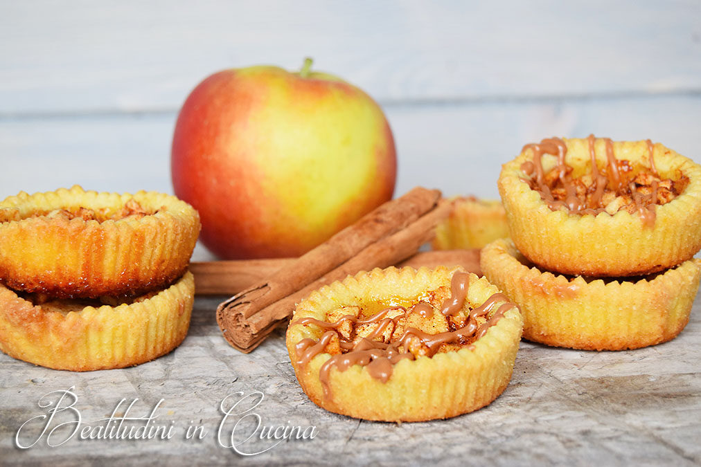Crostatine alle mele speziate e salsa al caramello