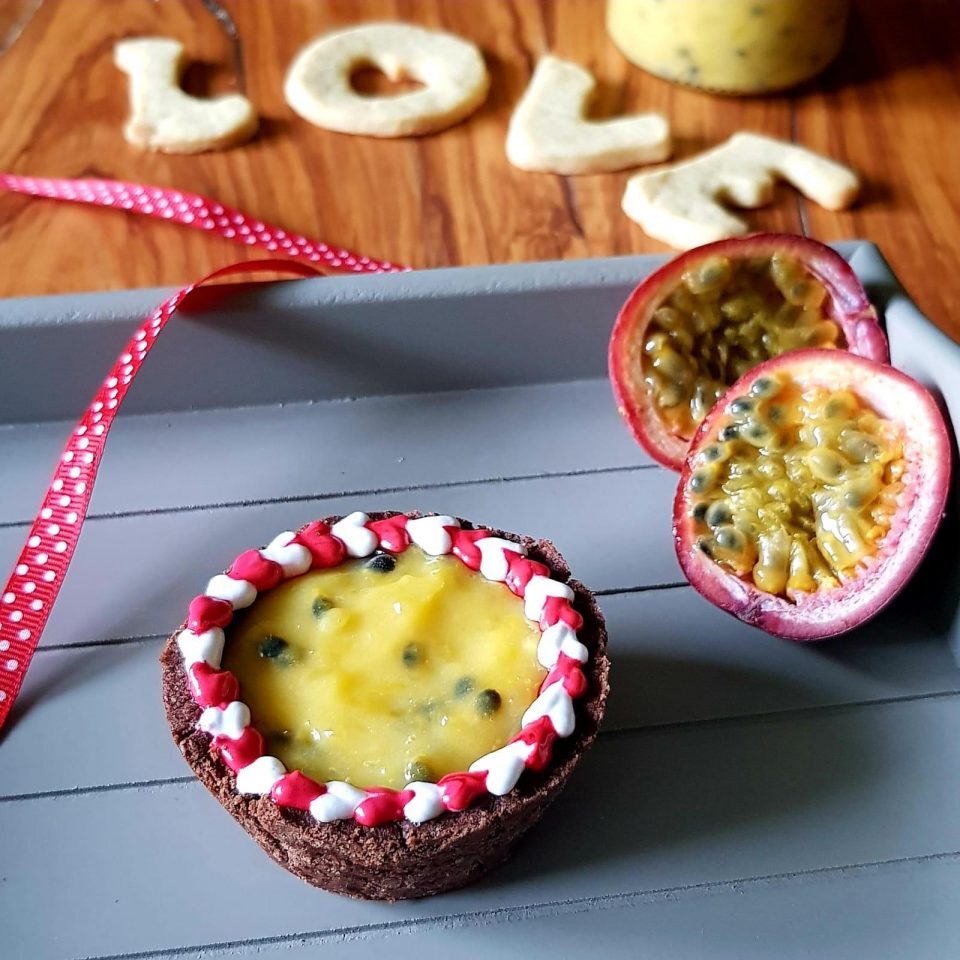 Crostatine cioccolato e passion fruit