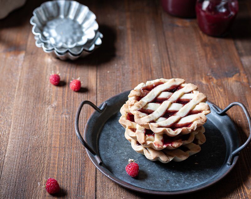 Crostatine con confettura di lamponi