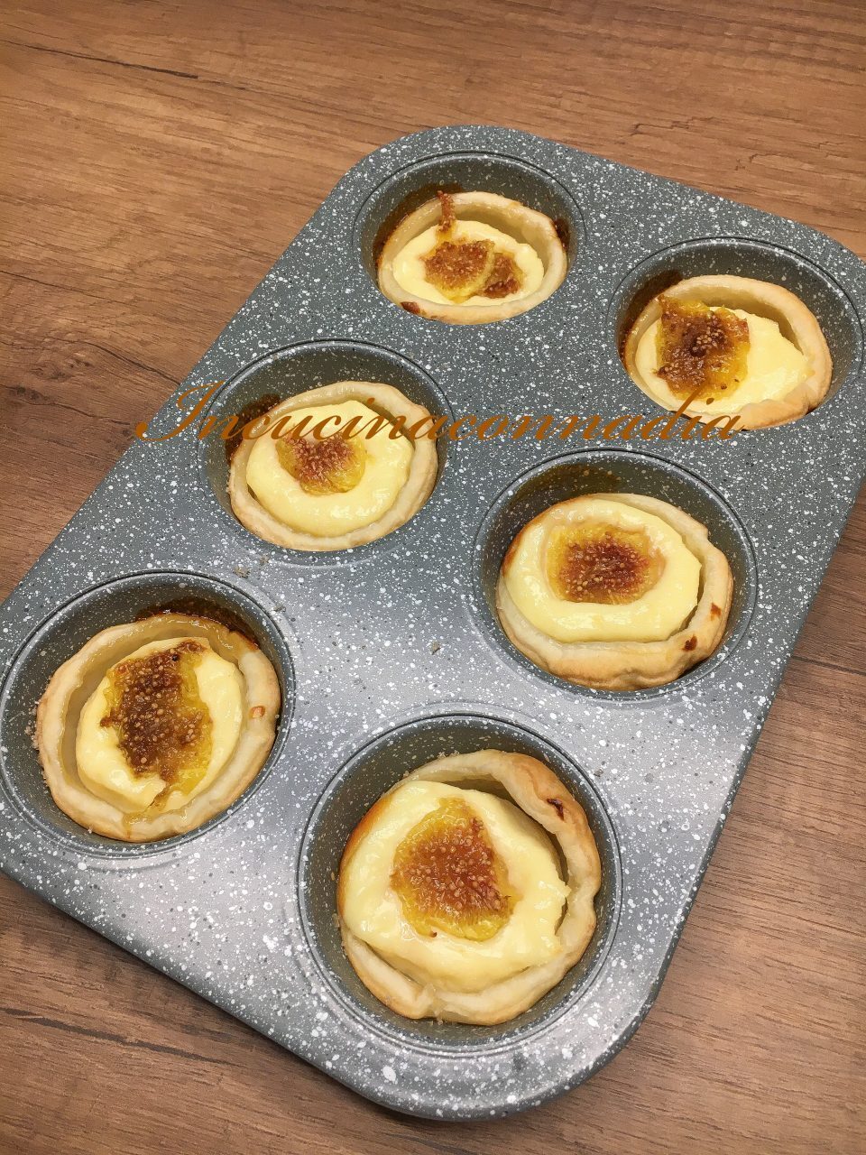 Crostatine con crema di ricotta e fichi