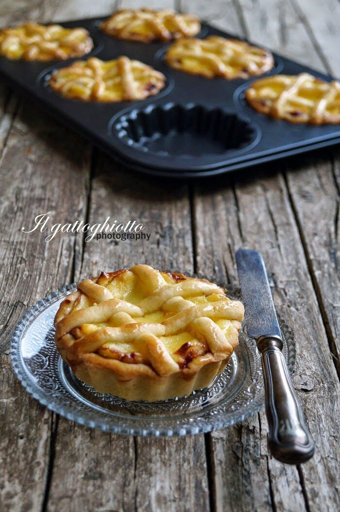 Crostatine con crema e composta di amarene…lucidatevi le papille!!