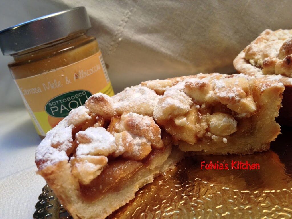 Crostatine con crumble, mele e Cremosa di mele e albicocche Sottobosco Paoli
