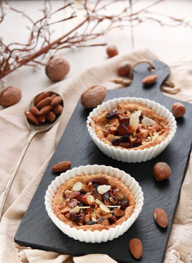 Crostatine con frutta secca e miele