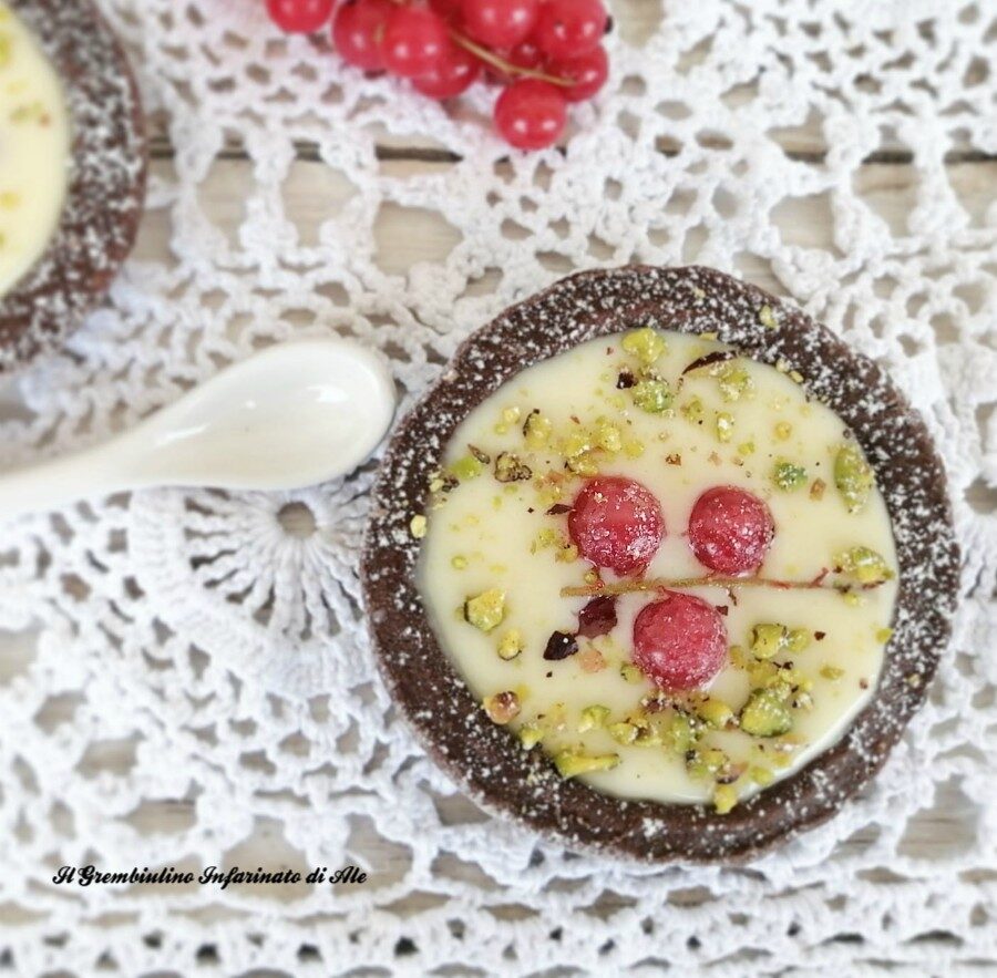 Crostatine con ganache bianca e pistacchi