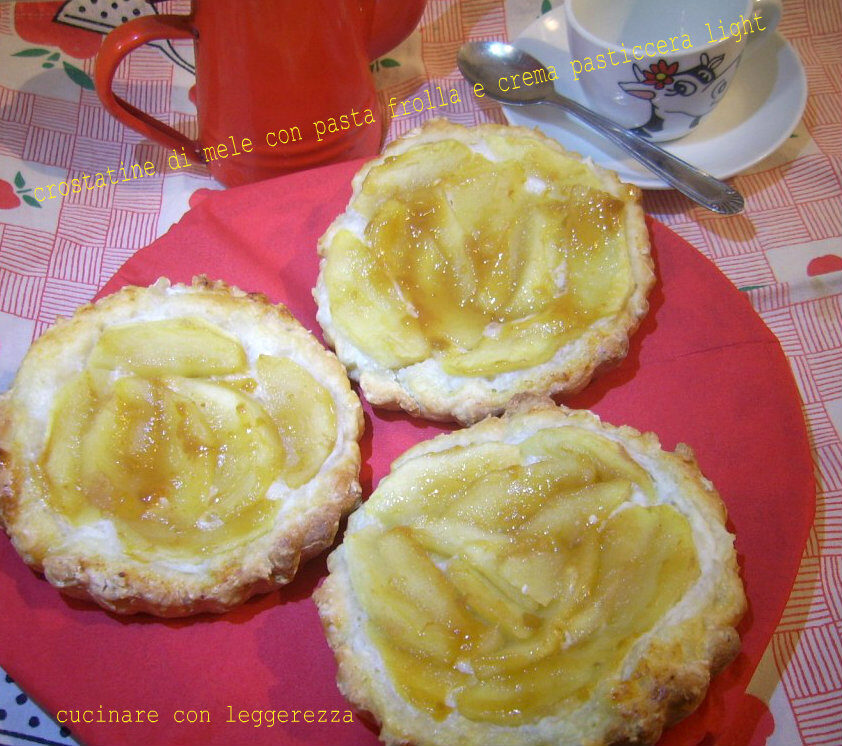 Crostatine di mele con pasta frolla e crema pasticcera light