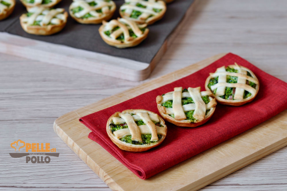 Crostatine di pasta brisé con erbette e ricotta