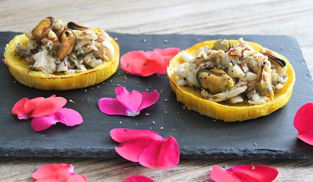 Crostatine di patate allo zafferano con cefalo e cozze aromatizzati