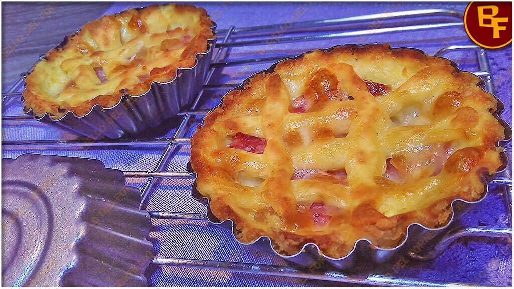 Crostatine di patate con provolone e prosciutto
