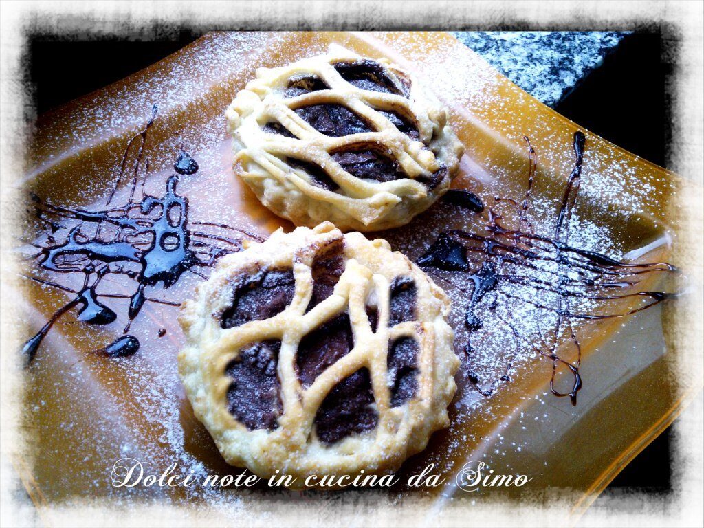 Crostatine di sfoglia alla crema nocciolata