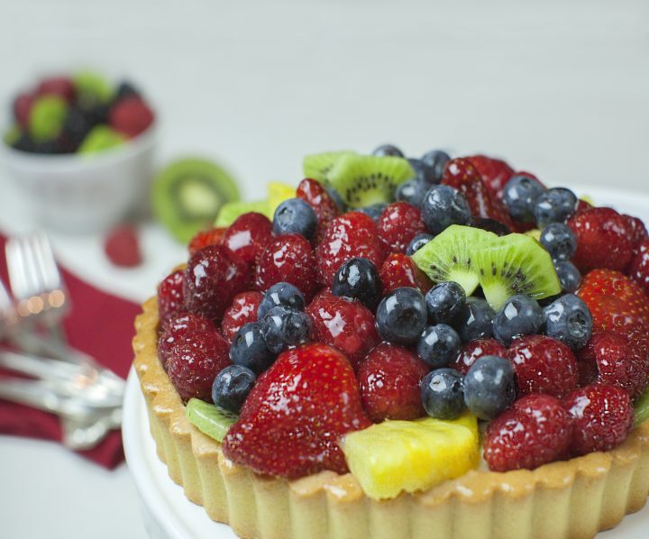 Crostatine estive alla crema pasticcera e frutti di bosco