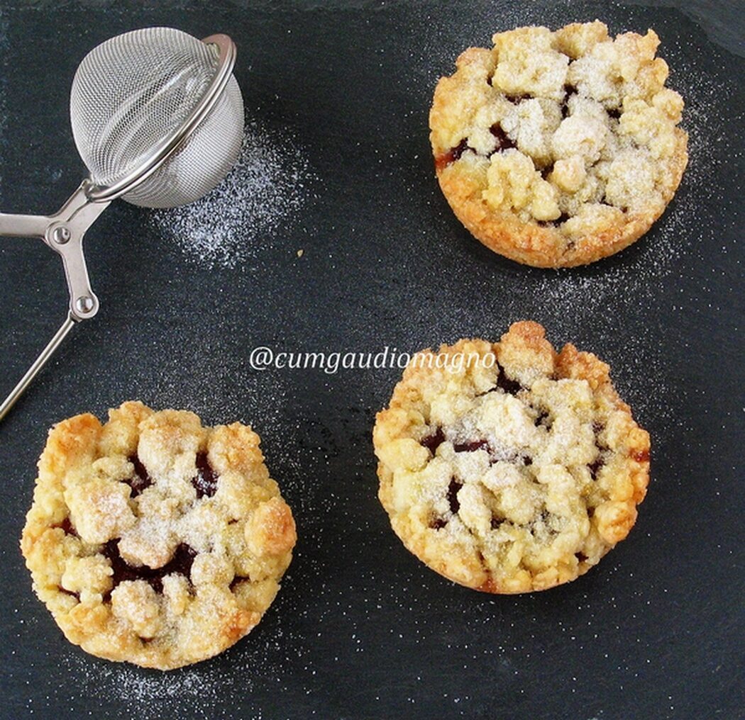 Crostatine sbricioline ai mirtilli rossi