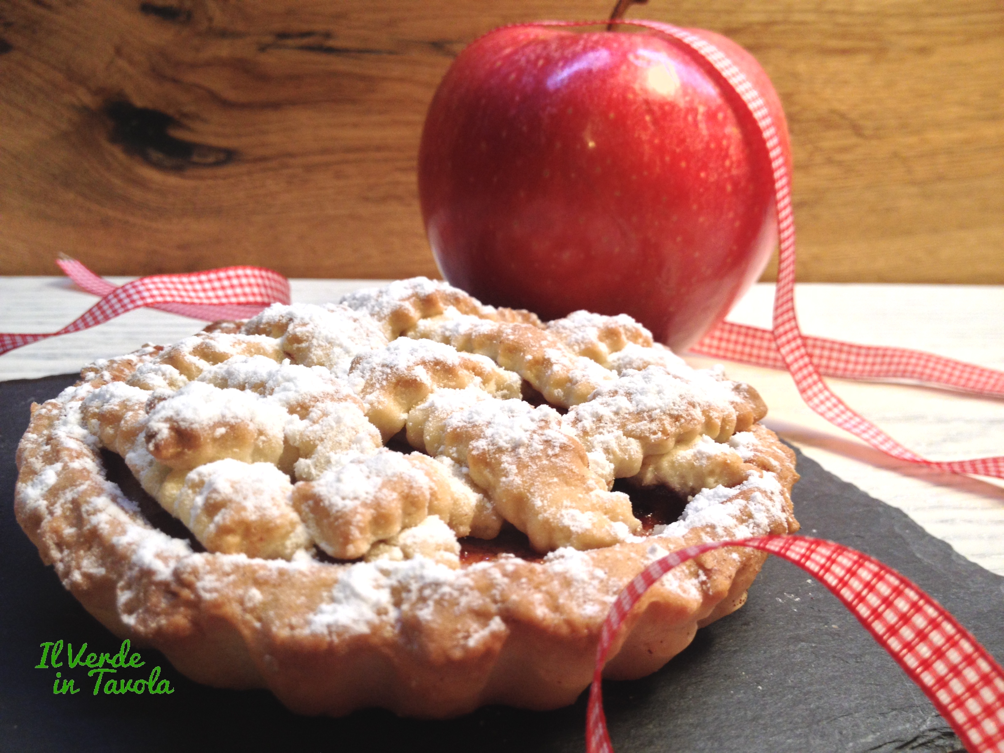 Crostatine vegane con mele e crema pasticcera