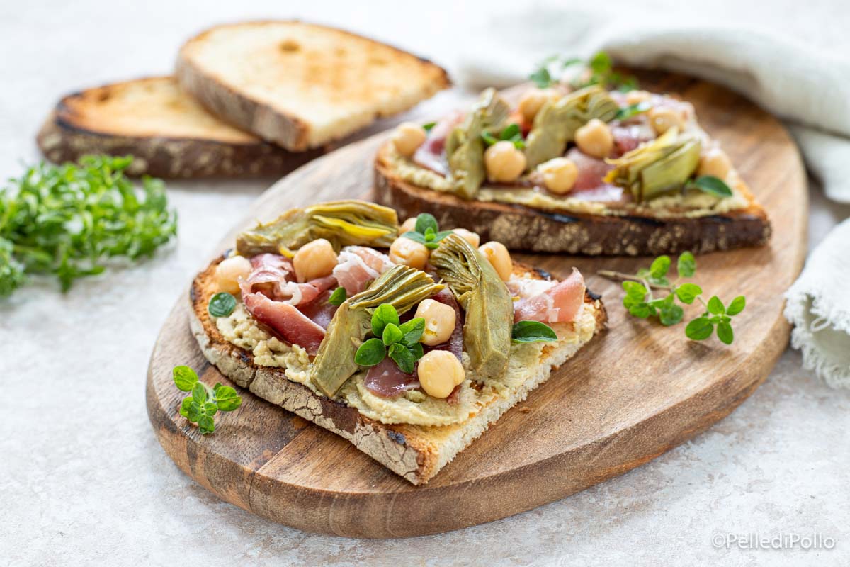 Crostini con carciofi e ceci