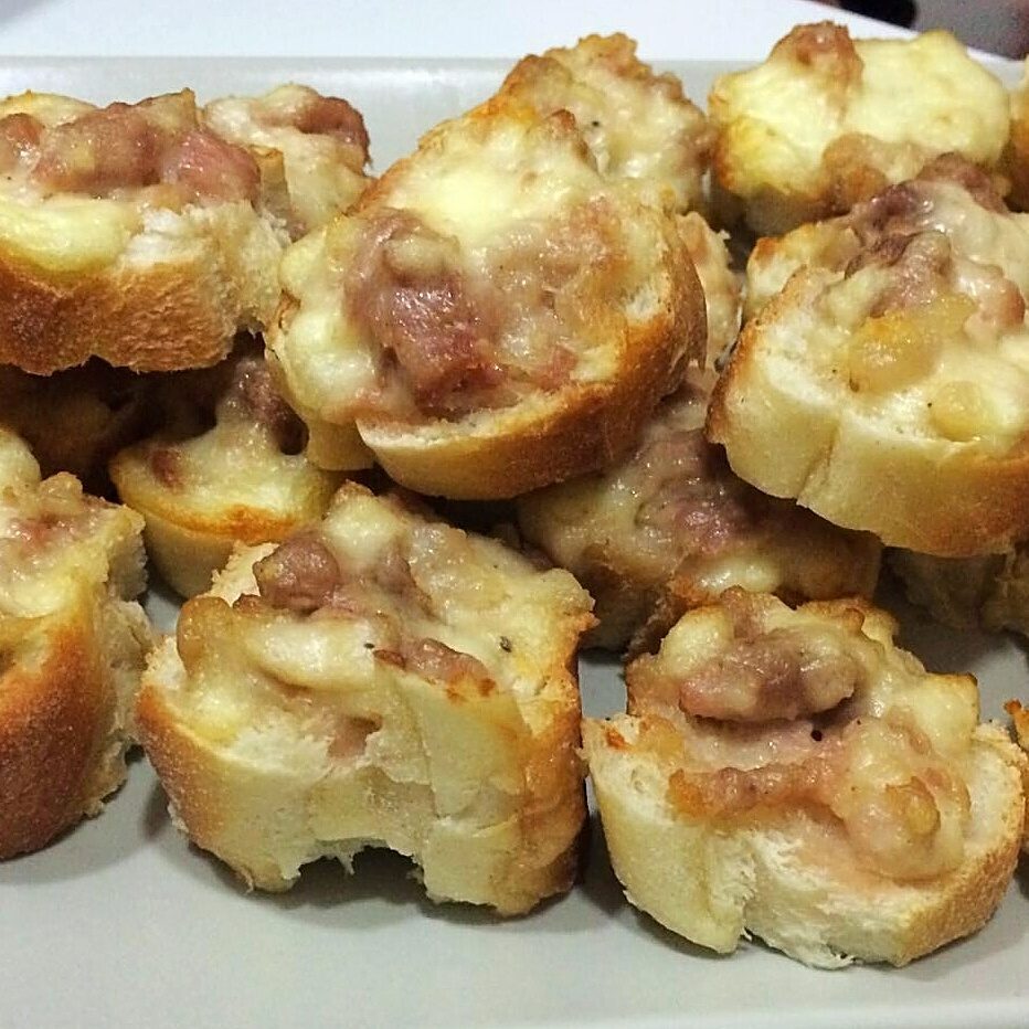 Crostini con crescenza e salsiccia!!!