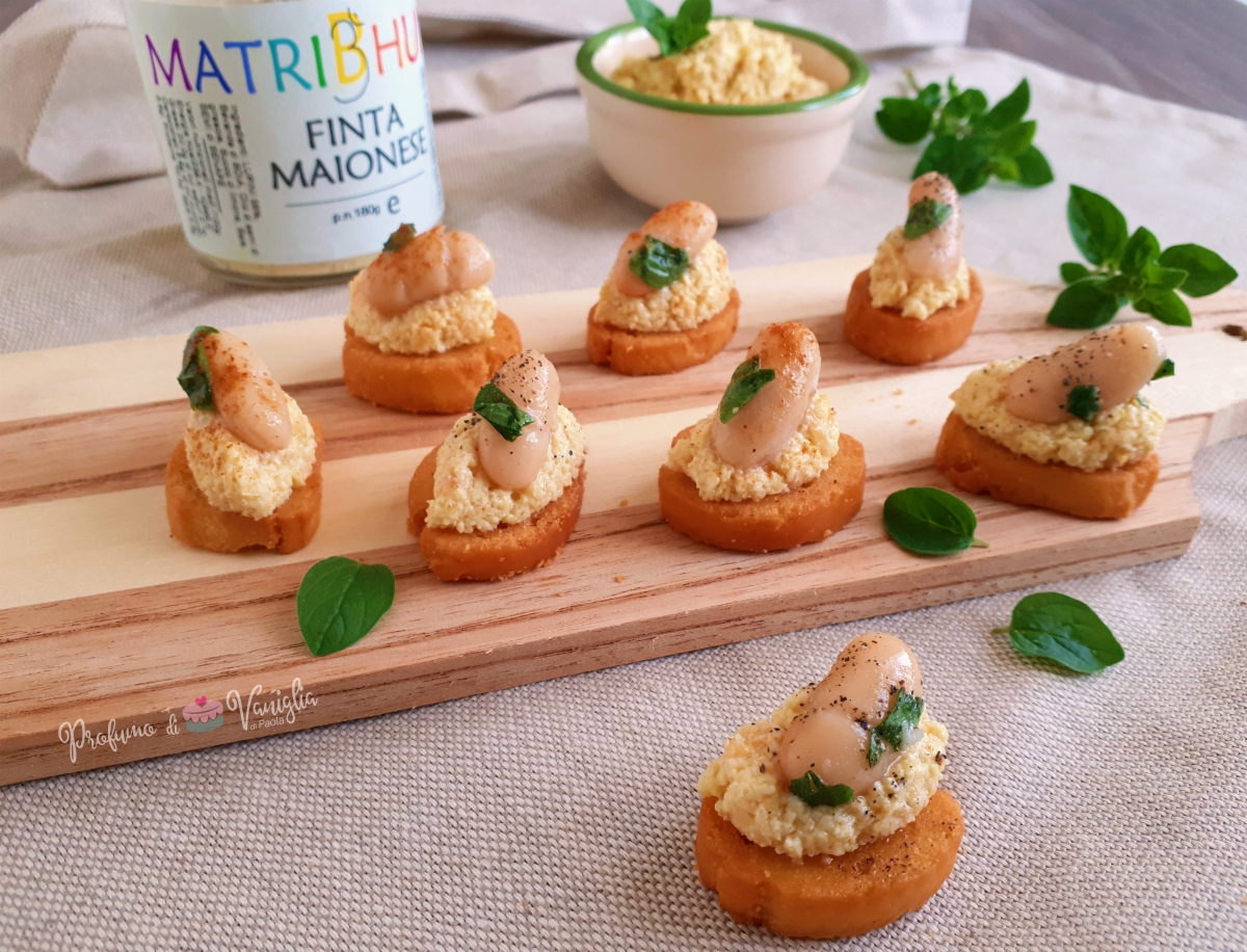 Crostini con finta maionese