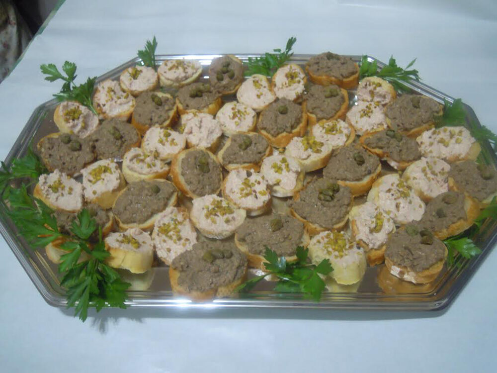 Crostini con mousse di mortadella