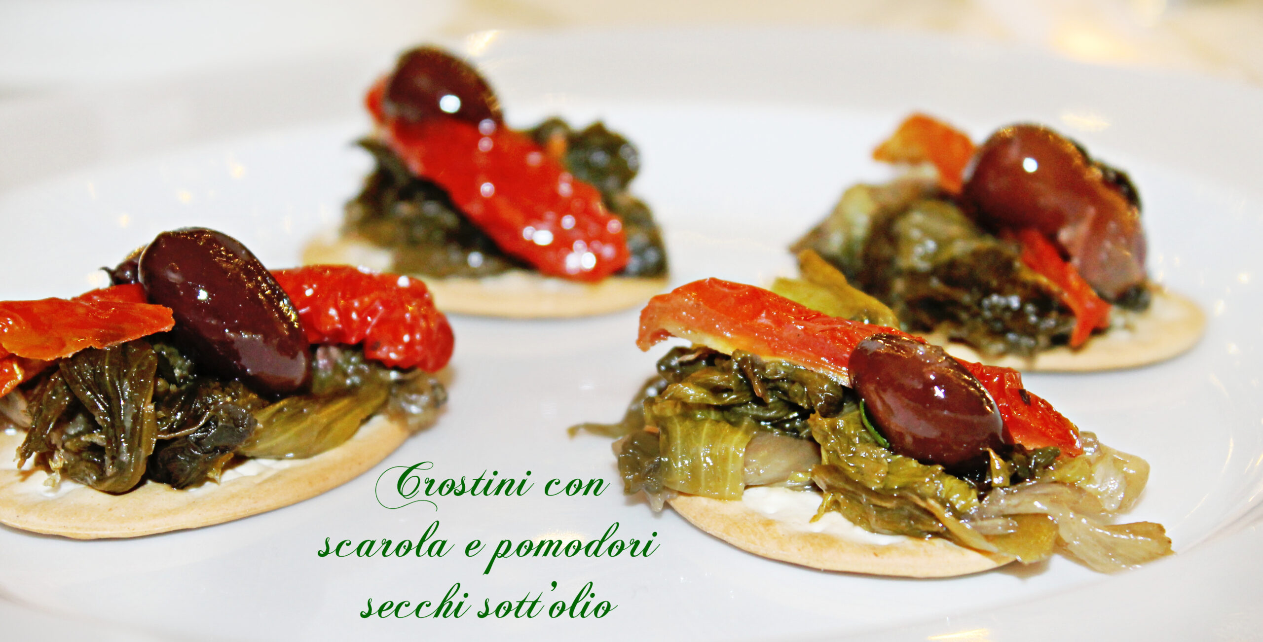 Crostini con scarola e pomodori  secchi sott’olio