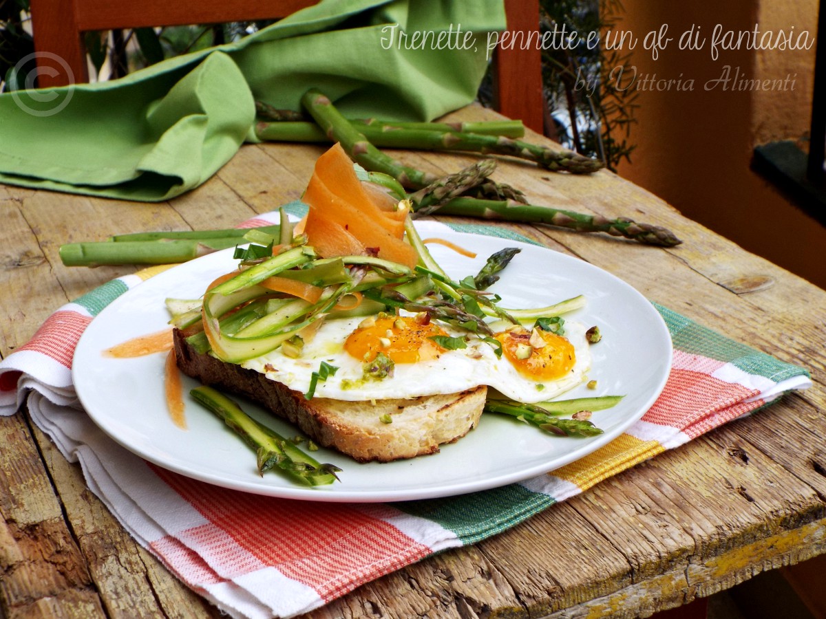 Crostini con uova e asparagi