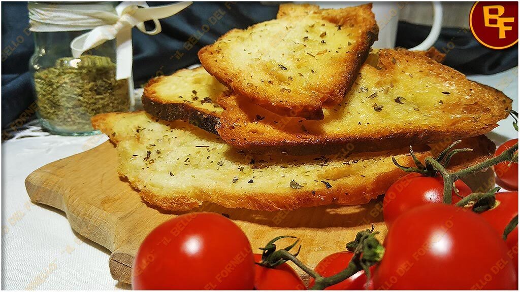 Crostini di pane con origano e olio