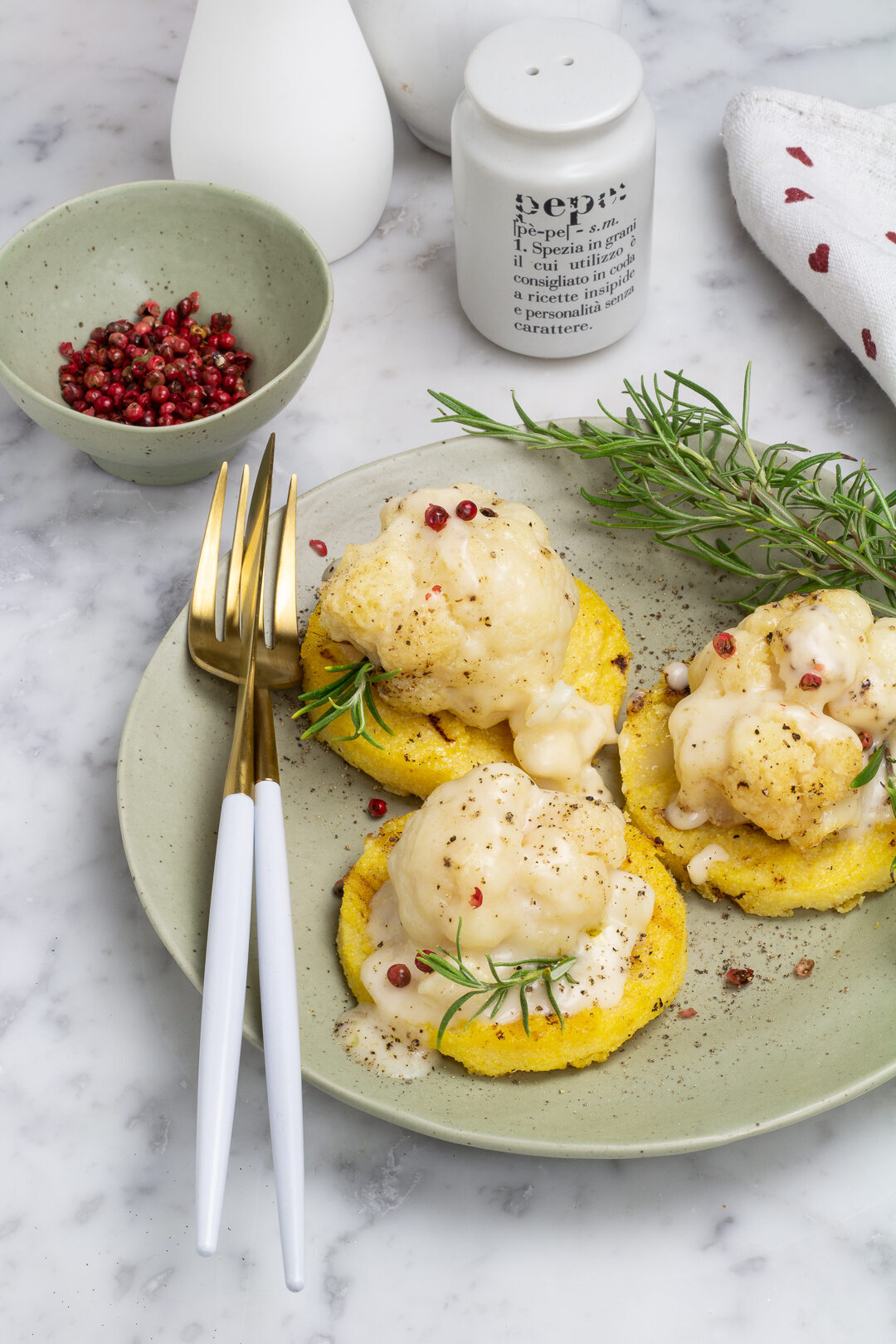 Crostini di polenta con cavolfiore gratinato