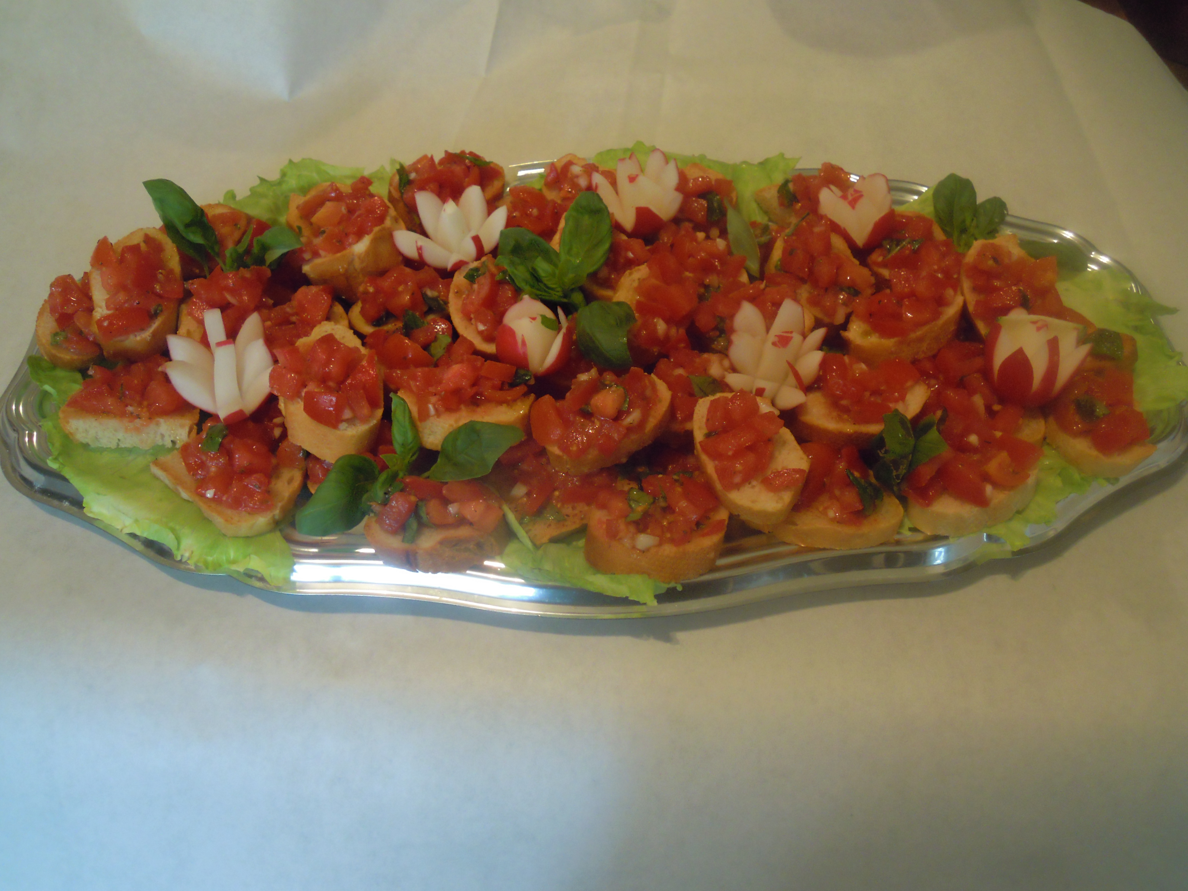 Crostini toscani con pomodoro e cipolla