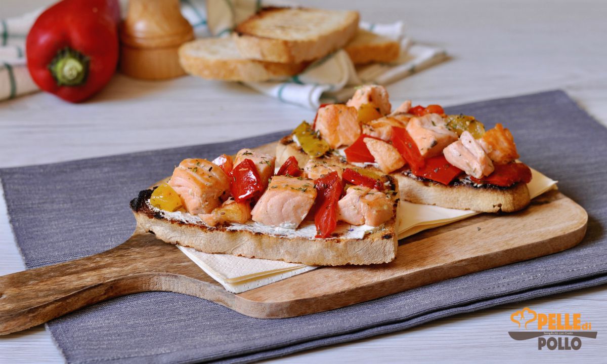 Crostoni al salmone fresco e peperoni