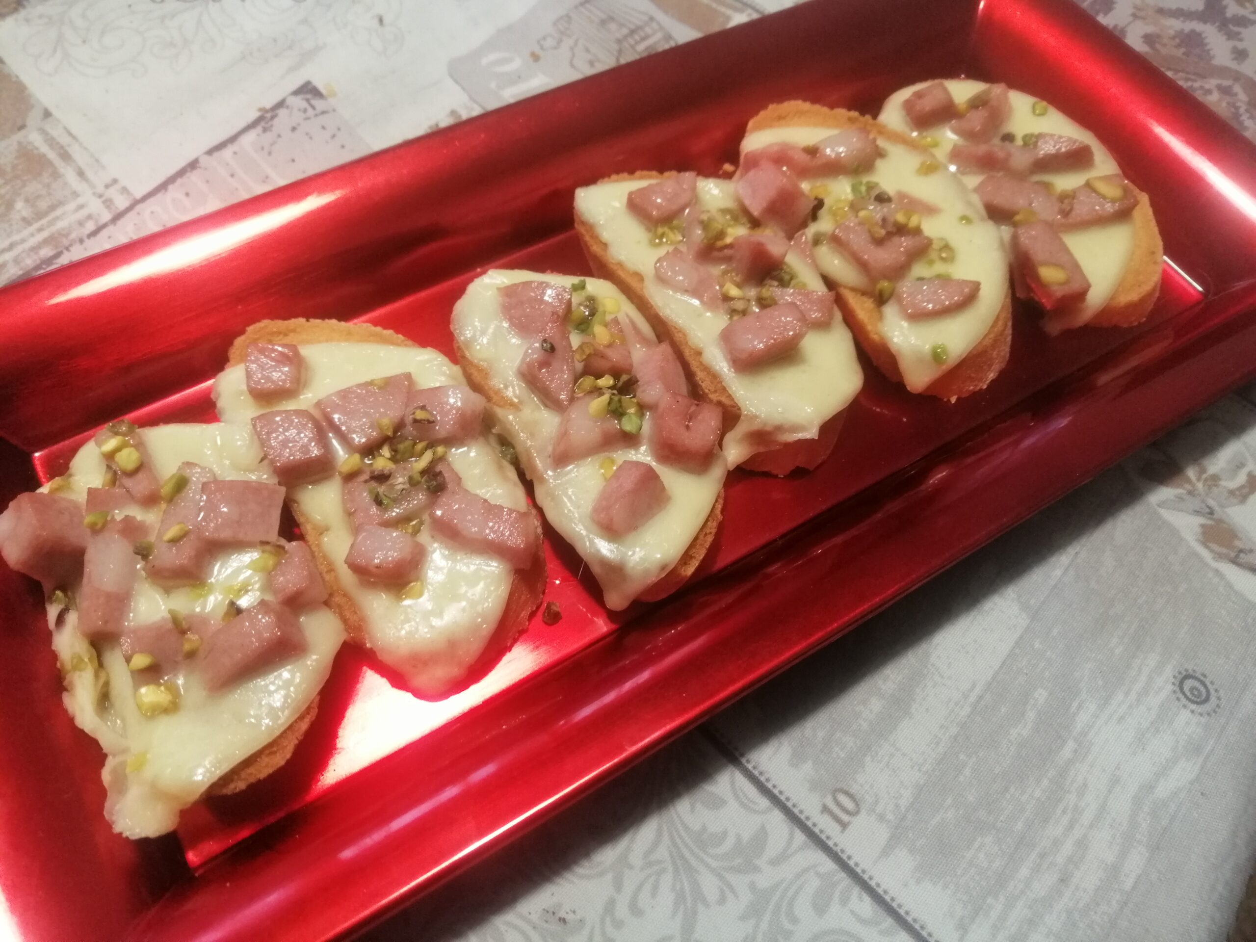 Crostoni alla mortadella