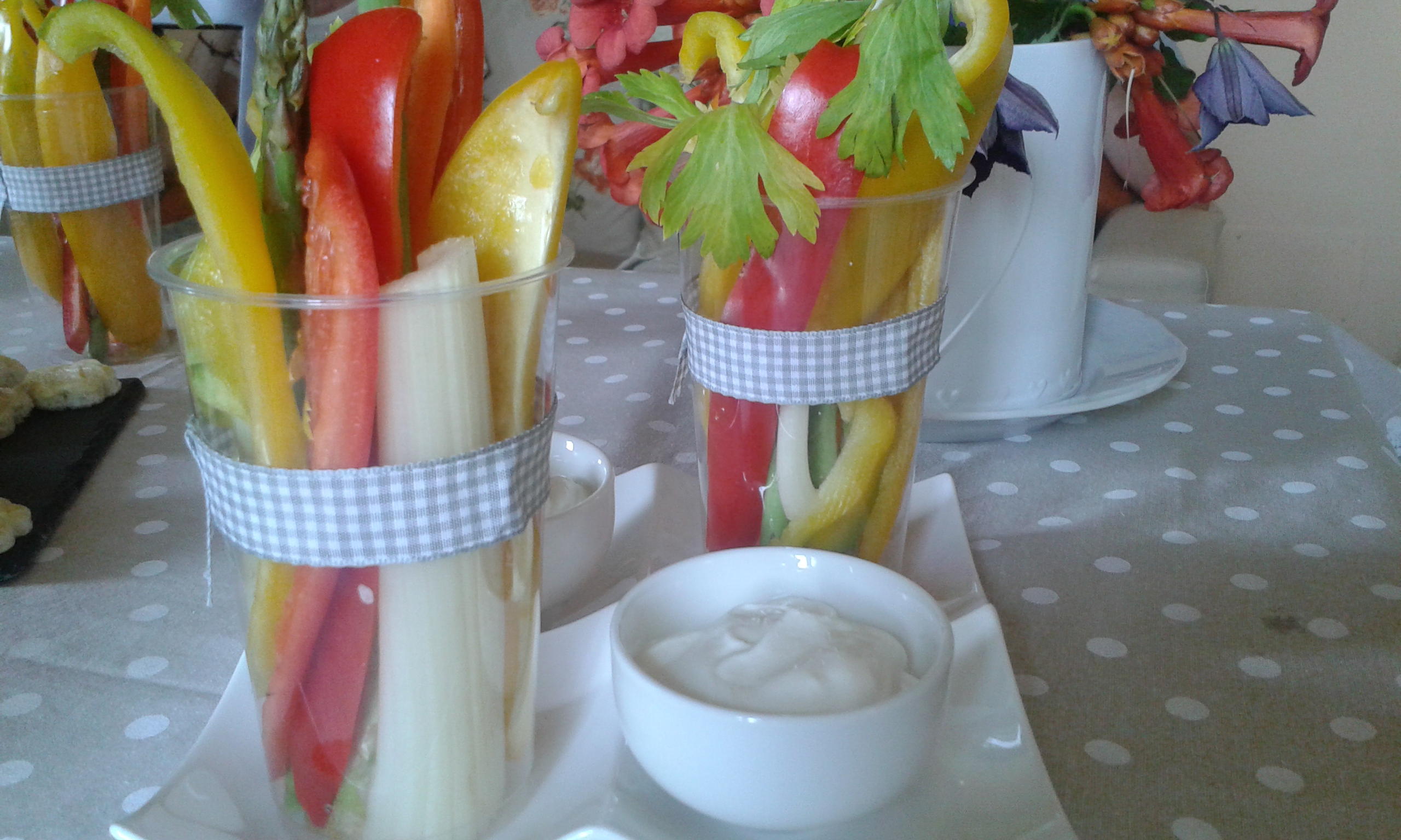 Crudité con crema allo yogurt
