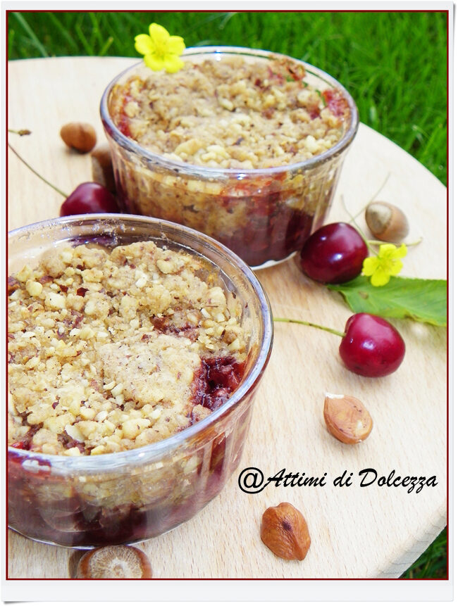 CRUMBLE DI CILIEGIE E NOCCIOLE