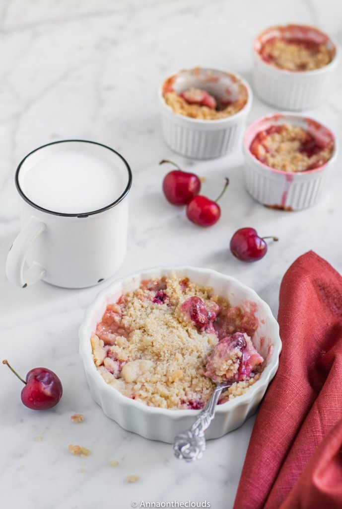 Crumble di ciliegie: ricetta facile e veloce