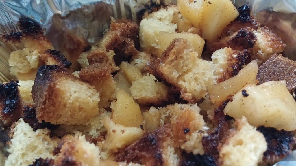 Crumble di mele e pandoro alla cannella