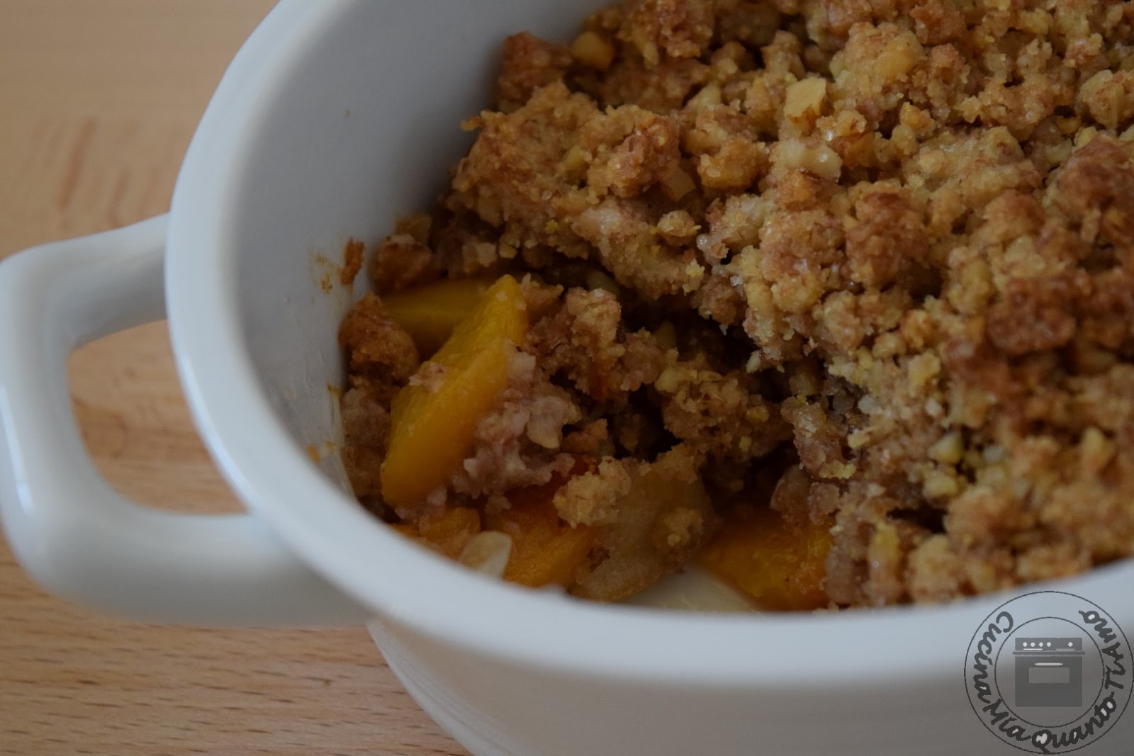 Crumble di pesche, ricetta di Marco Bianchi