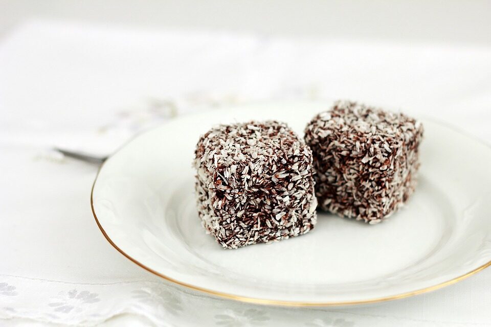 Cubetti al cocco e cioccolato fondente con avanzi di colomba