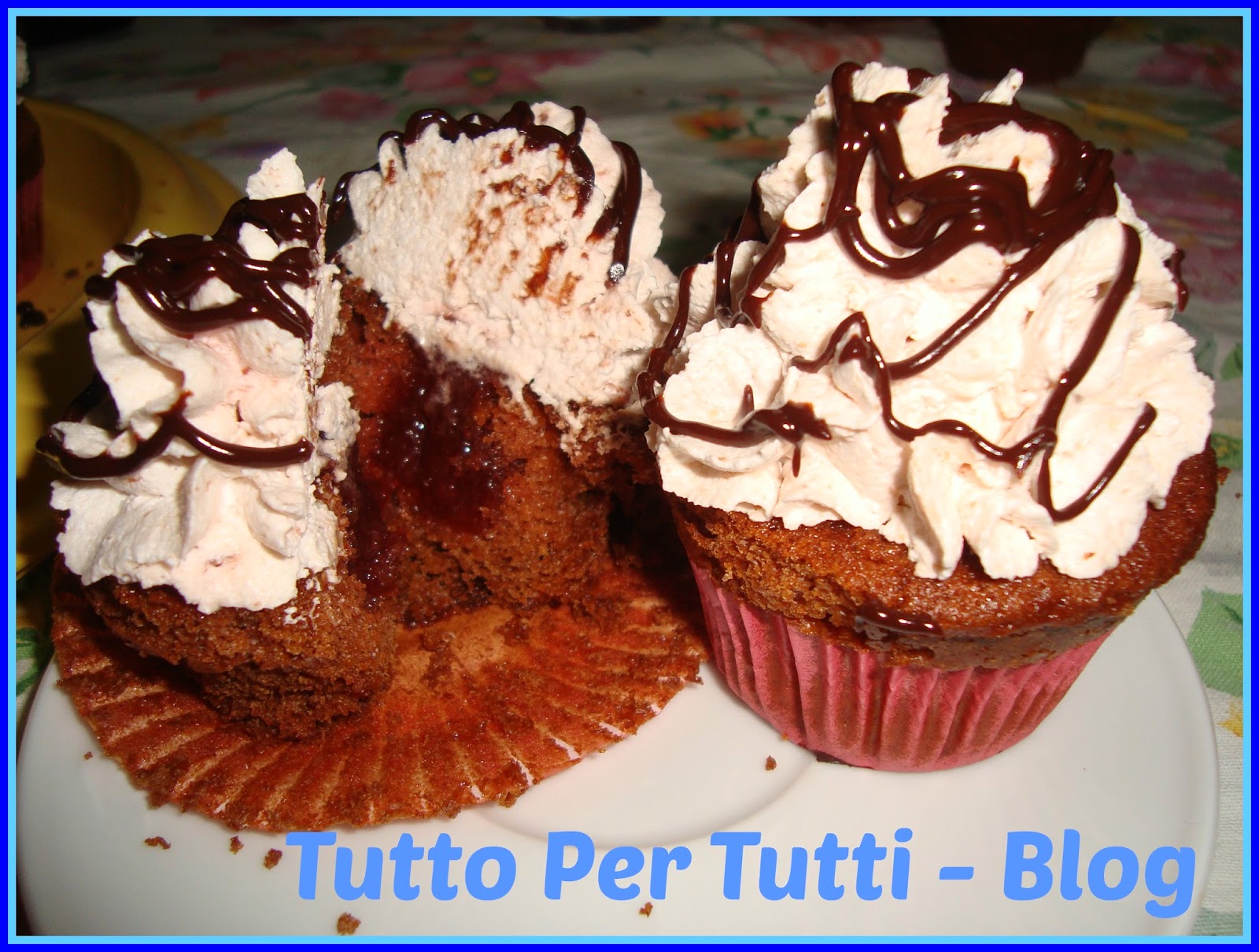 CUCINA - DOLCI - RED VELVET RIPIENI DI MARMELLATA DI CILIEGIE CON FROSTING DI PANNA, CREMA AL BURRO E PURE' DI CILIEGIA
