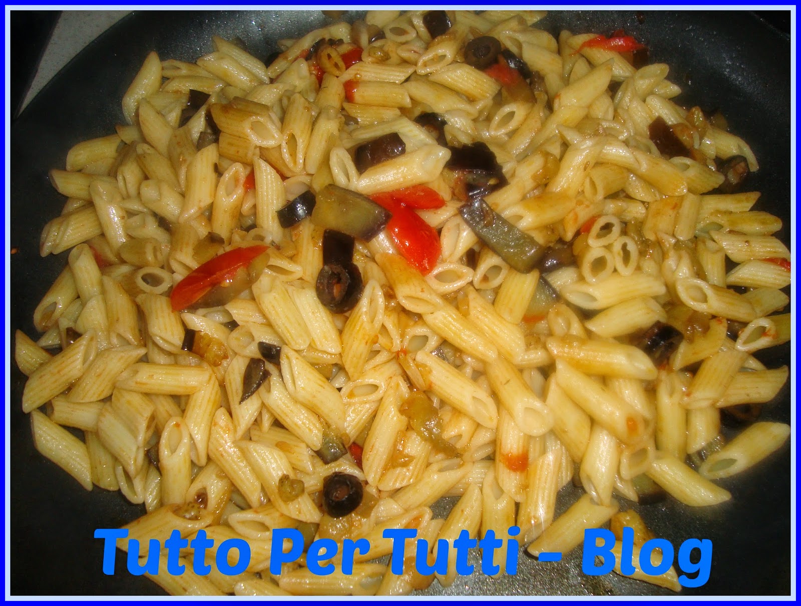 CUCINA – PRIMI PIATTI – MEZZE PENNE CON MELANZANE, POMODORINI CHERRY & OLIVE NERE
