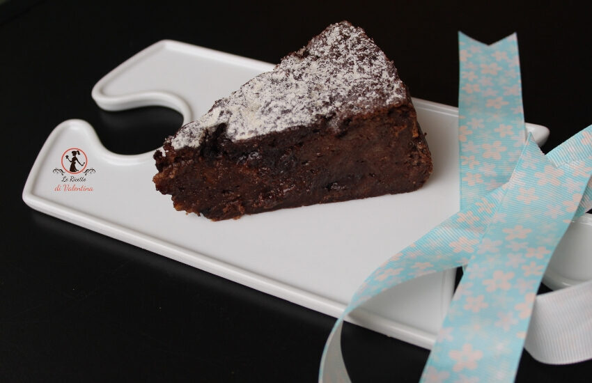 Cucinare con gli avanzi: torta di pane raffermo e uova di cioccolato cotta in friggitrice ad aria