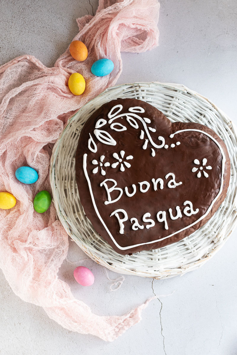 Cuore di pasqua con pasta mandorla