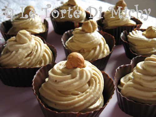 Cuori di cioccolato con mousse alla nocciola