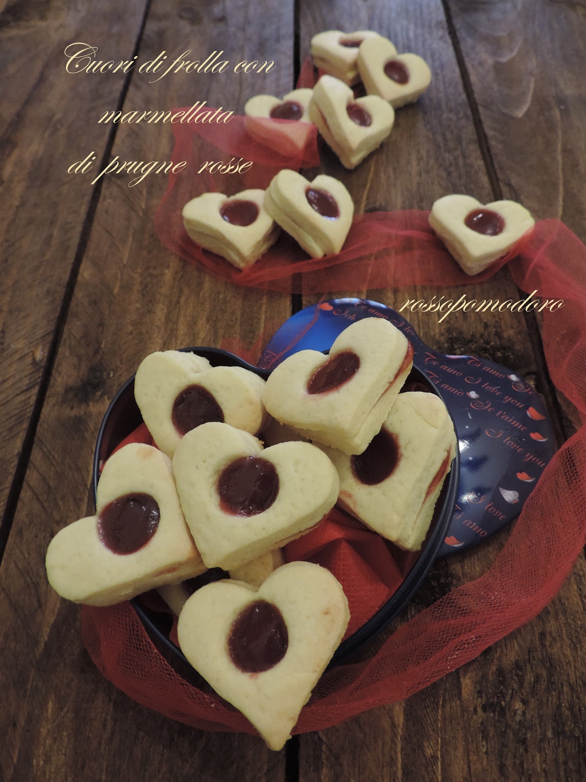 Cuori di frolla con marmellata di prugne rosse