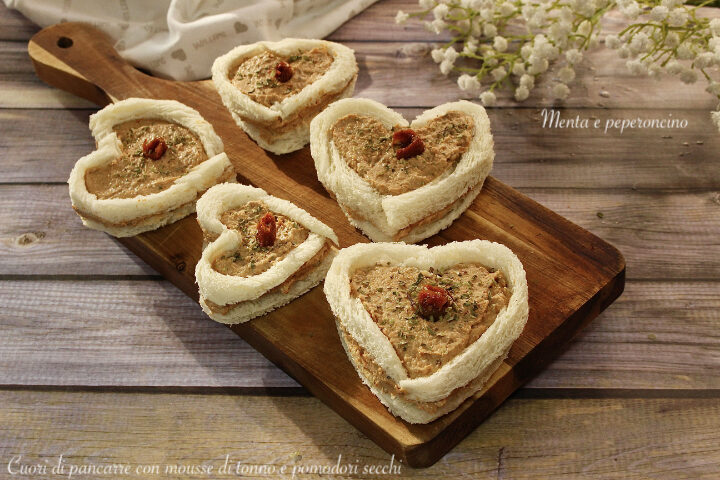 Cuori di pancarrè con mousse di tonno e pomodori secchi