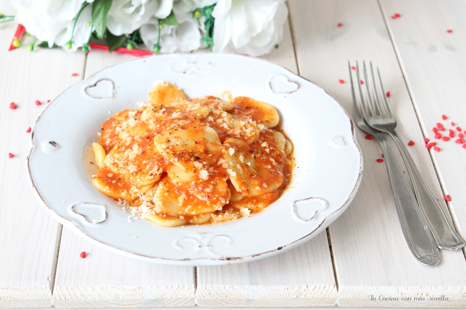 Cuori di pasta fresca al sugo piccante