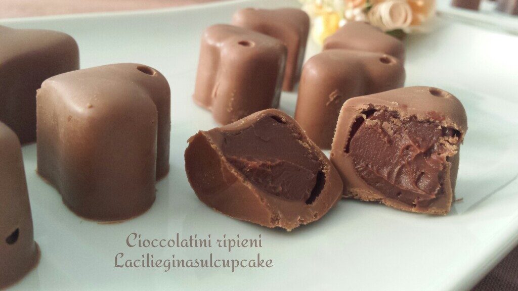 Cuoricini ripieni di ganache al cioccolato fondente
